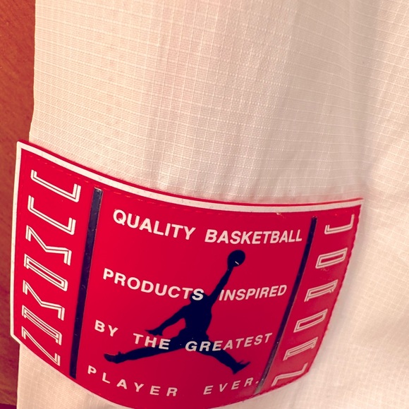 🔥LIKE NEW JORDAN RETRO 11 LEGACY LIGHTWEIGHT JACKET WHITE - Picture 7 of 10
